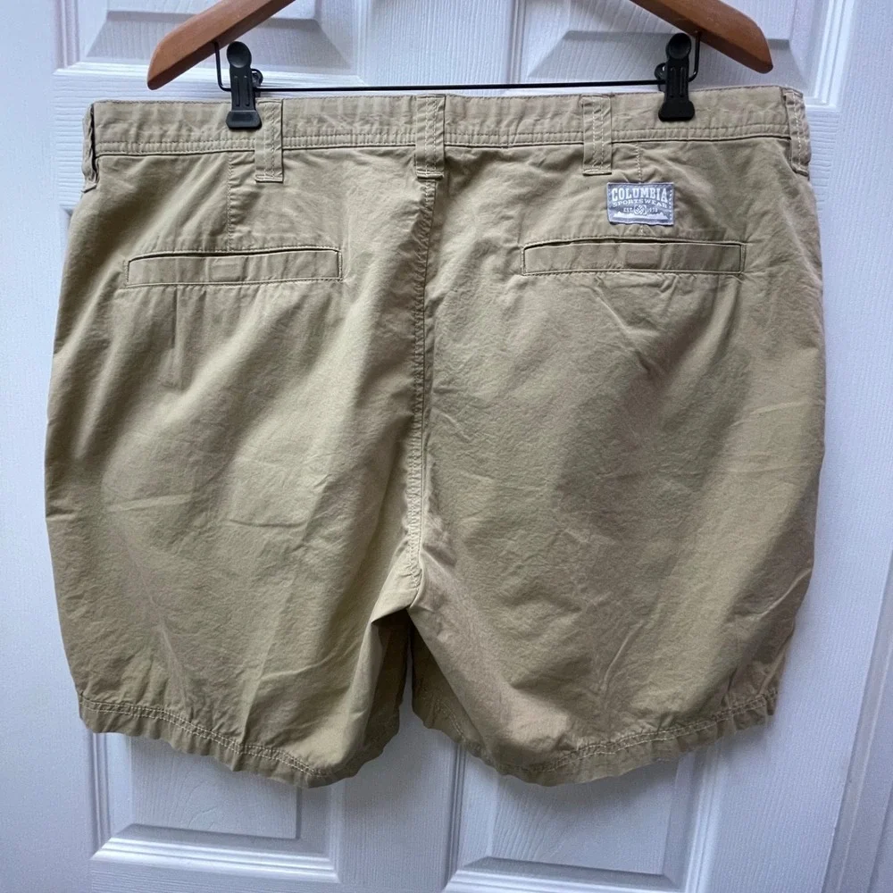 Columbia Shorts Men's 42 Khaki 